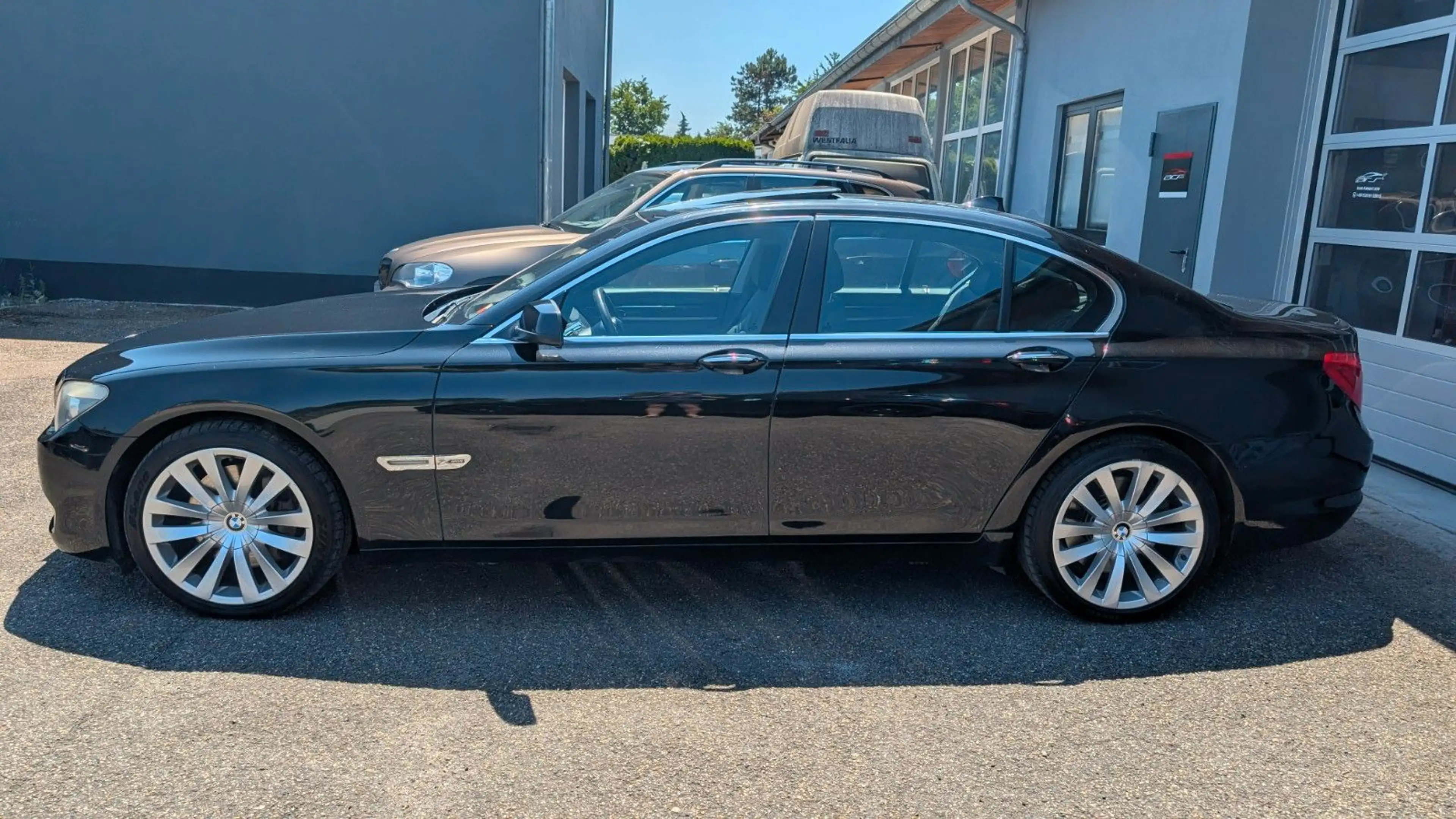 BMW 750 i xDrive Head-Up ACC Soft-Close 4xSHZ Komf-S. — photo 10