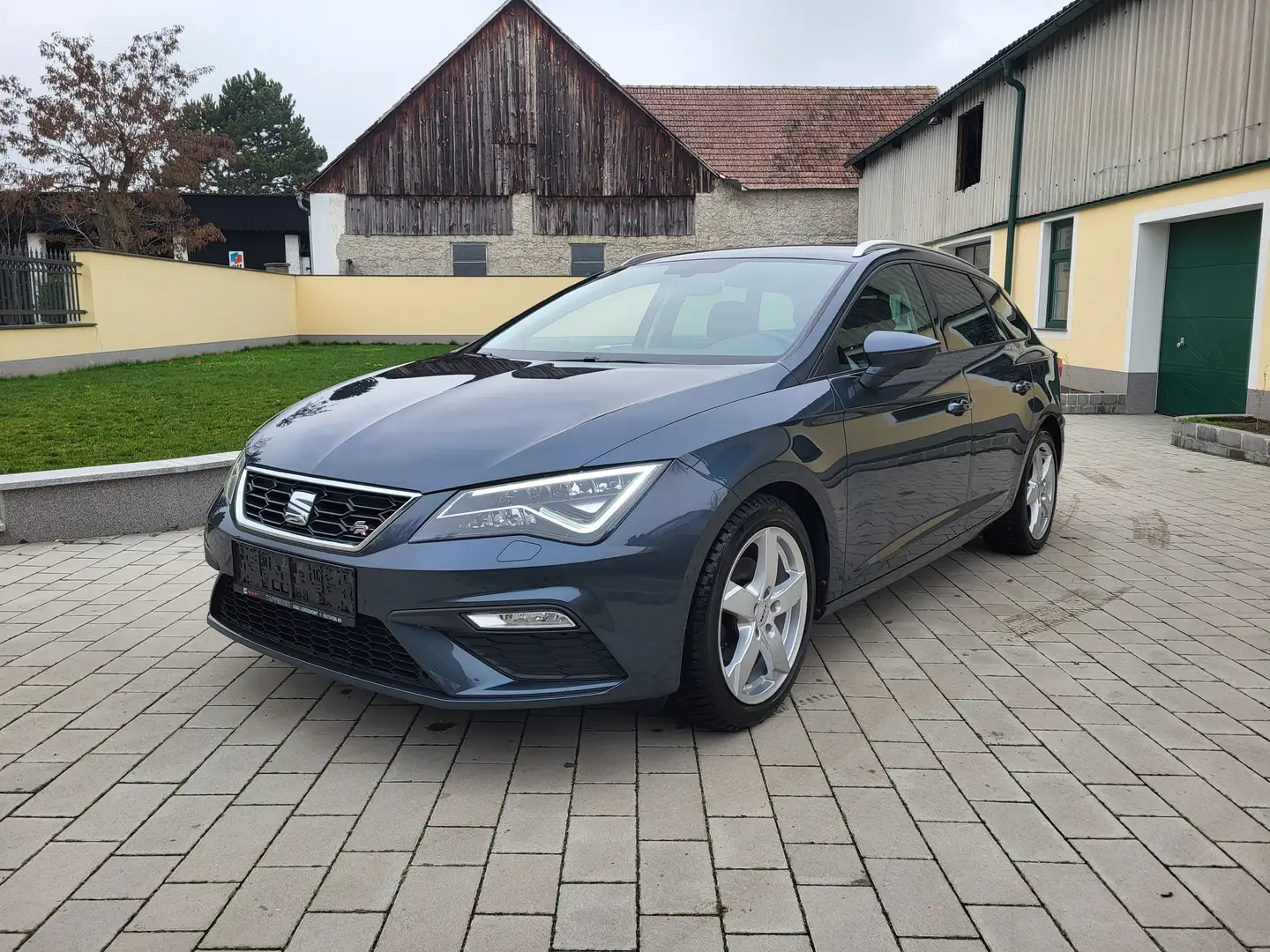 SEAT Leon Leon ST FR 1,5 TSI FR Grau - 1