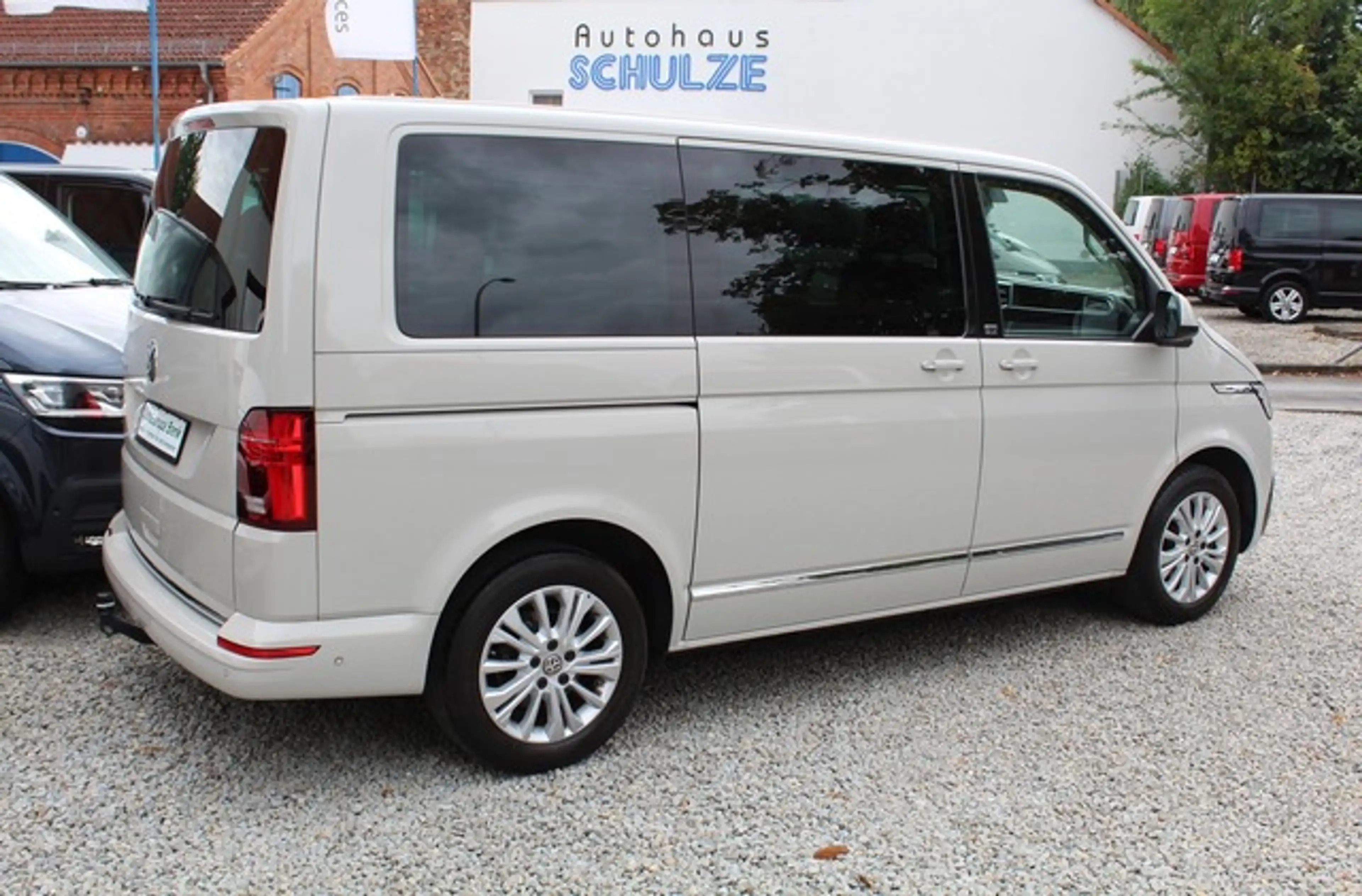 Volkswagen T6.1 Multivan Generation SIX DSG AHK ACC DCC — photo 3