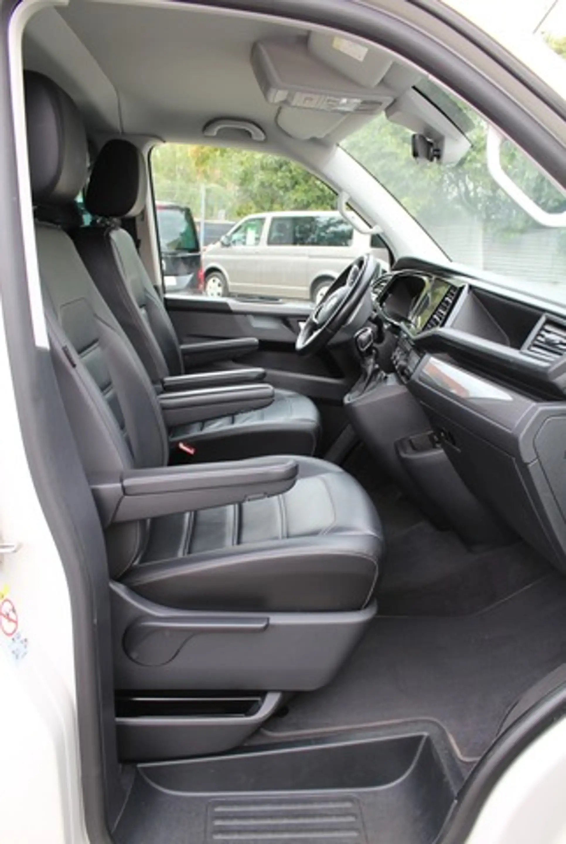 Volkswagen T6.1 Multivan Generation SIX DSG AHK ACC DCC — photo 13