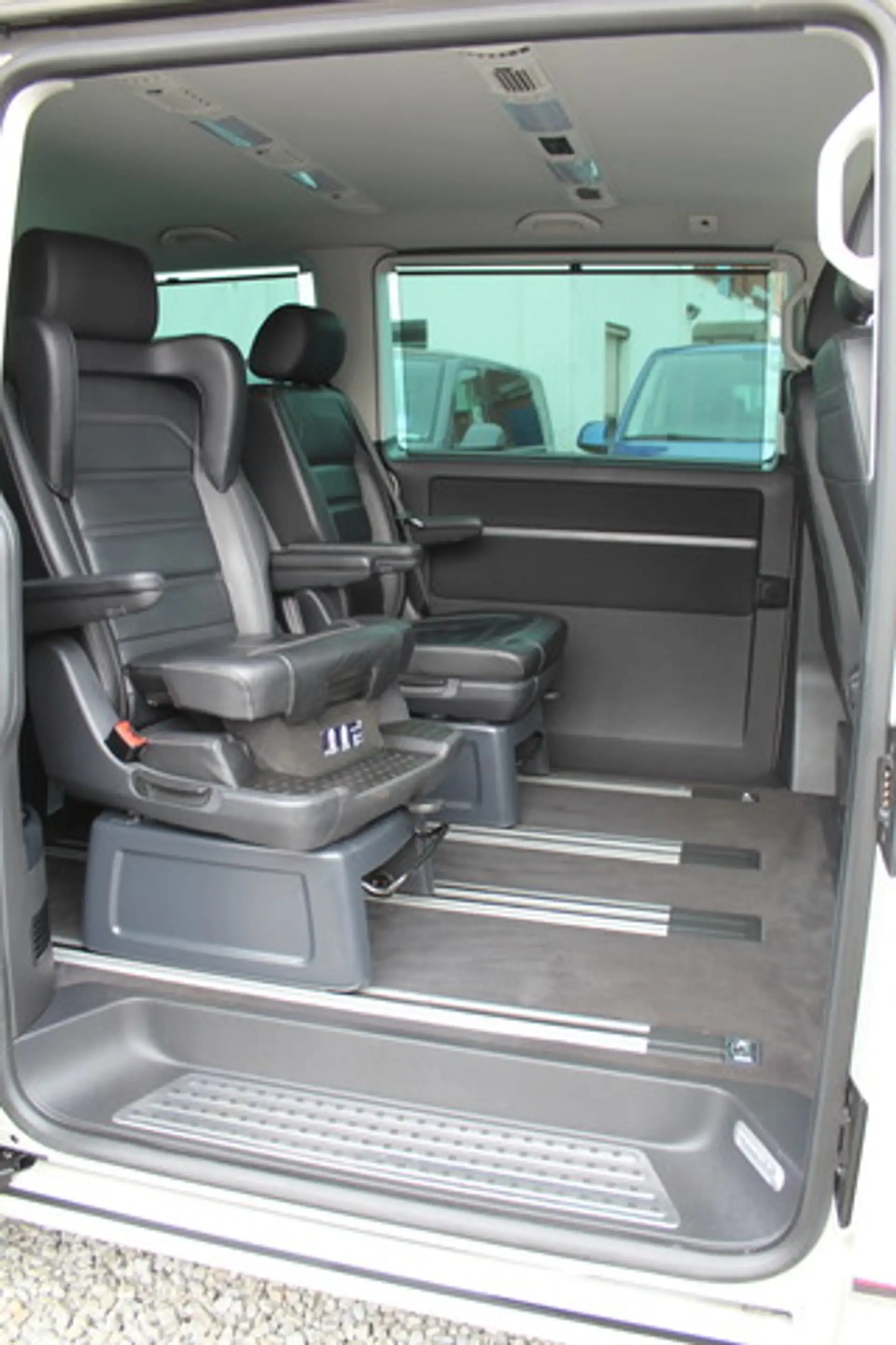 Volkswagen T6.1 Multivan Generation SIX DSG AHK ACC DCC — photo 15
