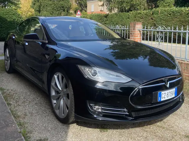 Tesla Model S versione 60 k/Wh autonomia 375km~