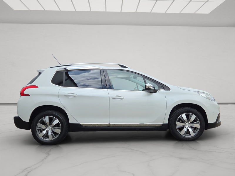 Peugeot 2008 1.2 PureTech Allure — photo 11