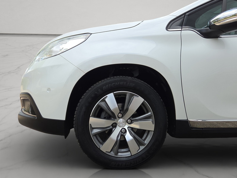 Peugeot 2008 1.2 PureTech Allure — photo 6