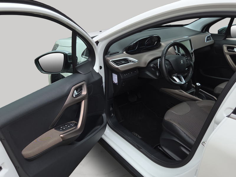 Peugeot 2008 1.2 PureTech Allure — photo 13