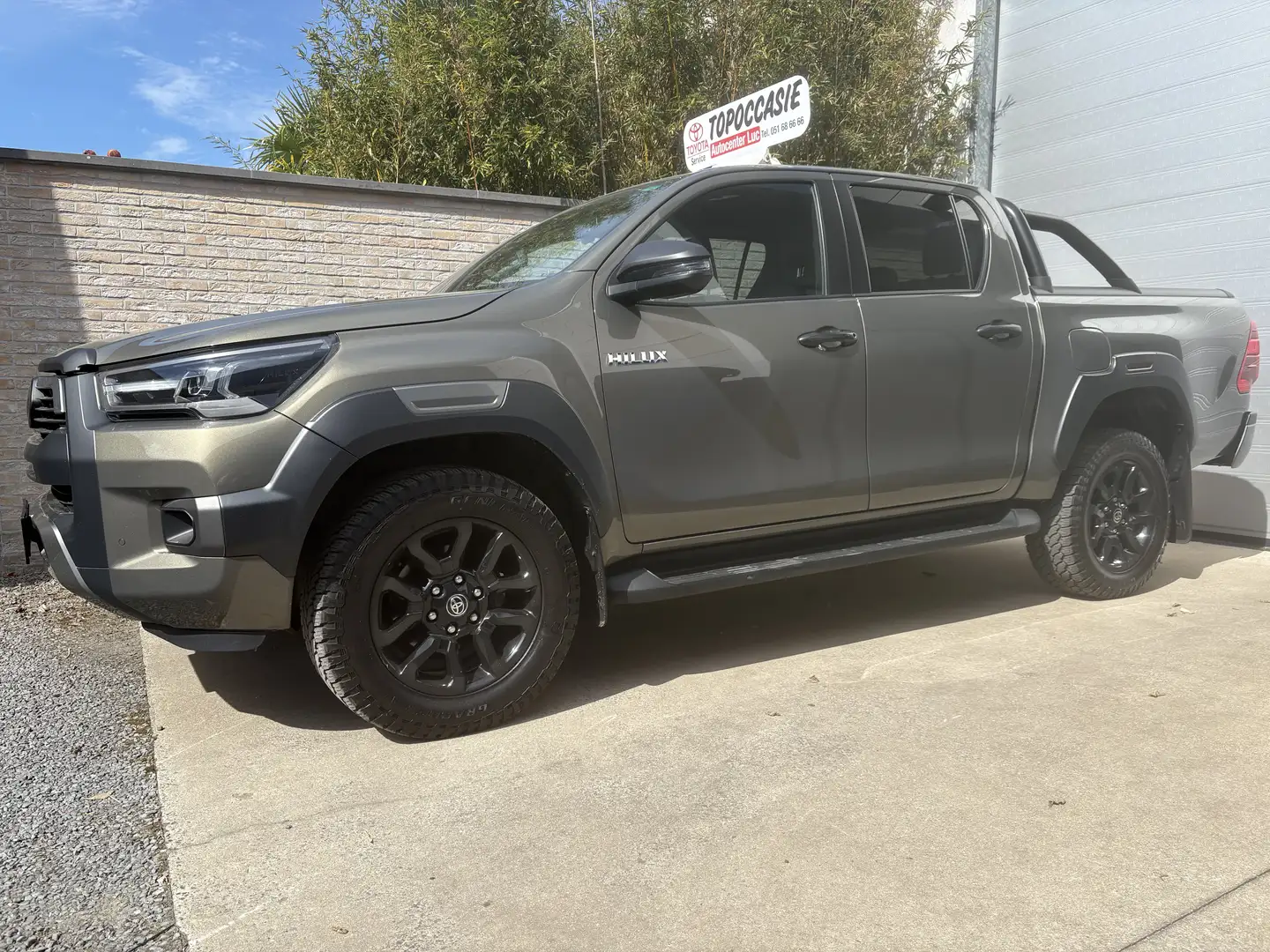 Toyota Hilux 2.8 D-4D 4WD INVINCIBLE / SPORT PACK/ € 40850+ Bronz - 1