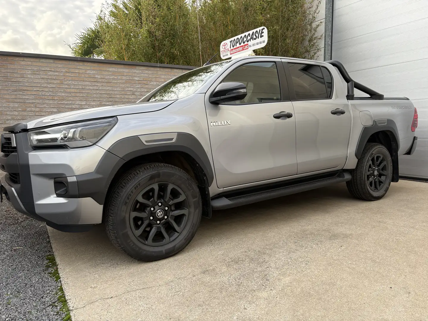 Toyota Hilux 2.8 D-4D INVINCIBLE / SPORT PACK/ € 39450+btw Argent - 1