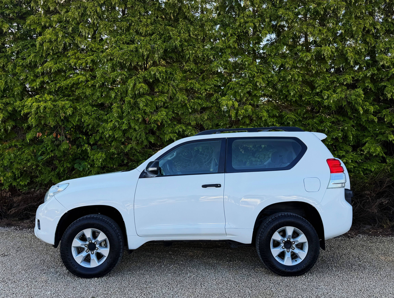 Toyota Land Cruiser 3.0 D-4D 190 CV 4X4 GARANTIE 1 AN CLIM AUTO KEYLESS 67.000 KM !!!! — photo 2