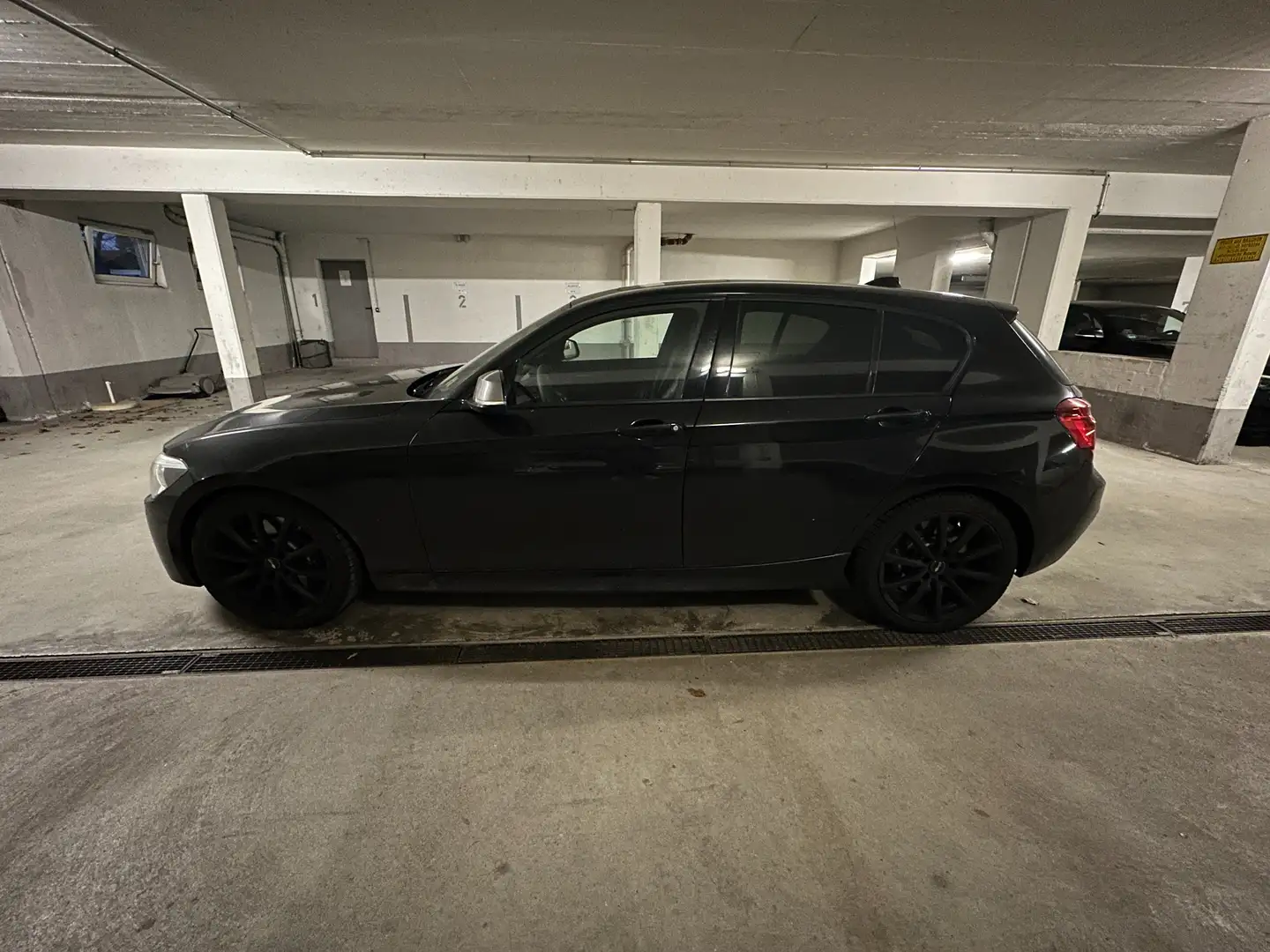BMW 135 M135i xDrive Sport-Aut. Чорний - 2
