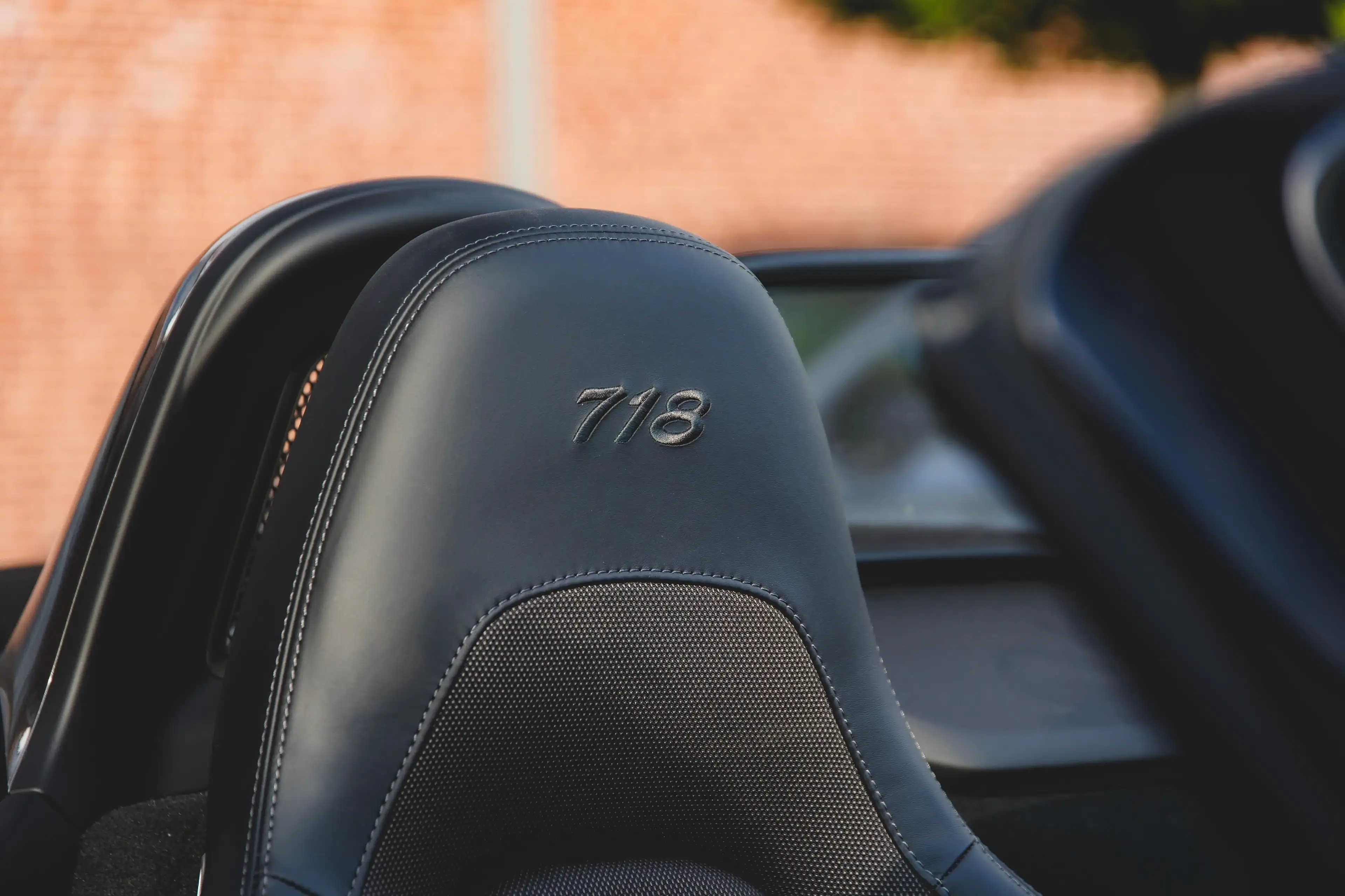 Porsche 718 2.0 T — photo 9
