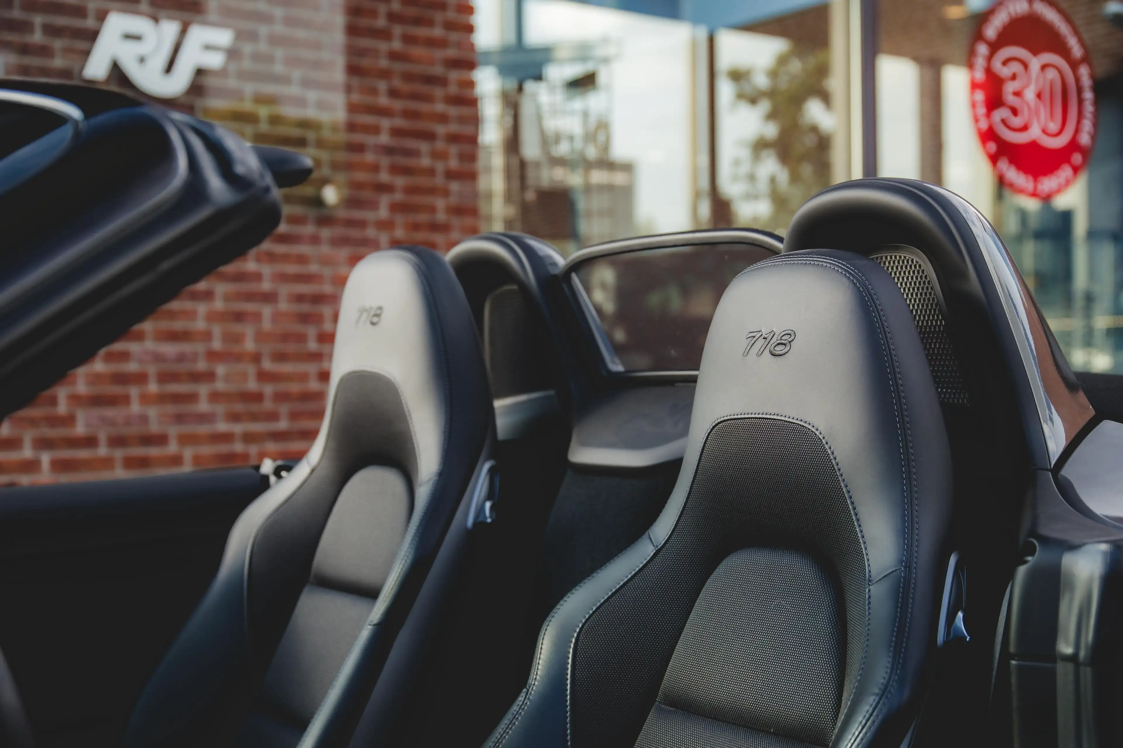 Porsche 718 2.0 T — photo 14