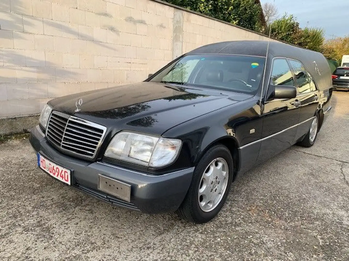 Mercedes-Benz S 320 Leichenwagen Schwarz - 1