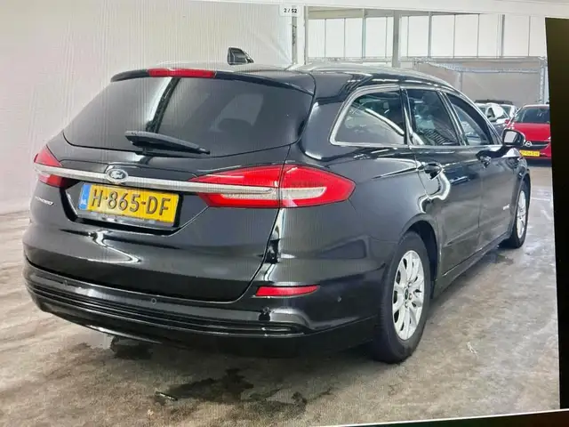 Ford Mondeo view 2