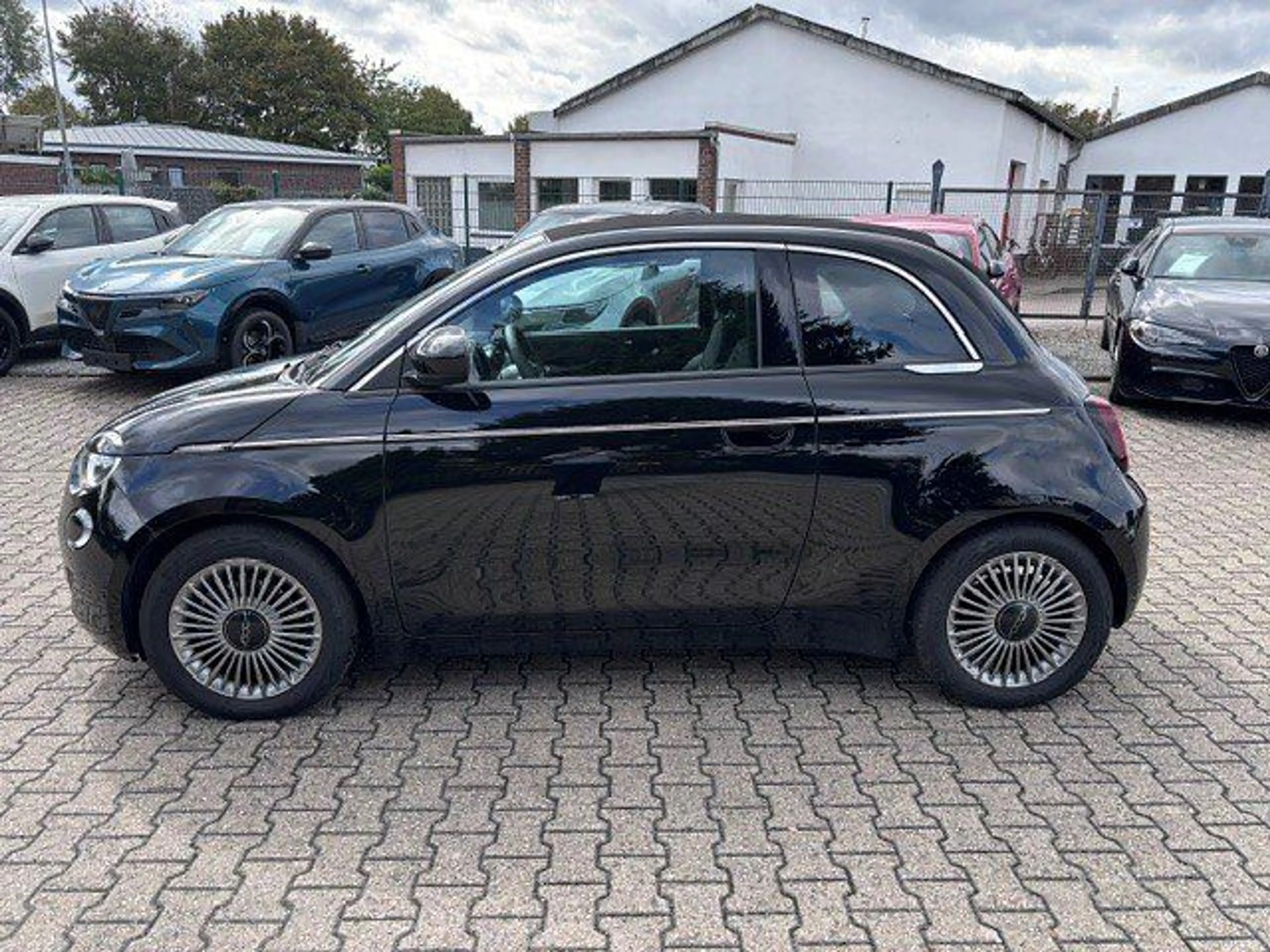 Fiat 500e Cabrio 42kWh #AppleCarPlay — photo 4