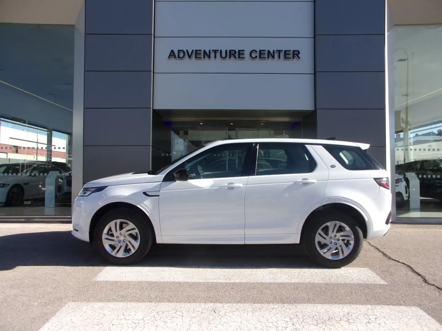 Land Rover Discovery Sport 2.0D TD4 MHEV S AWD Auto 163 Bílá - 2