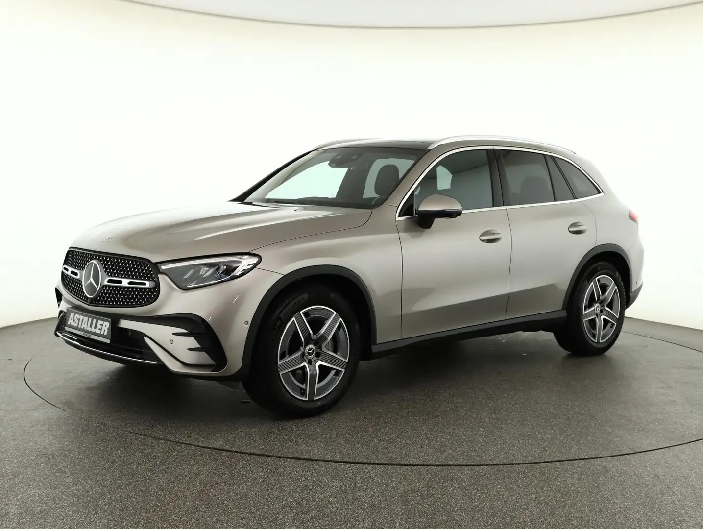 Mercedes-Benz GLC 300 4M AMG Line 2x MBUX+Led+Pano+AHK+Distro Silber - 2