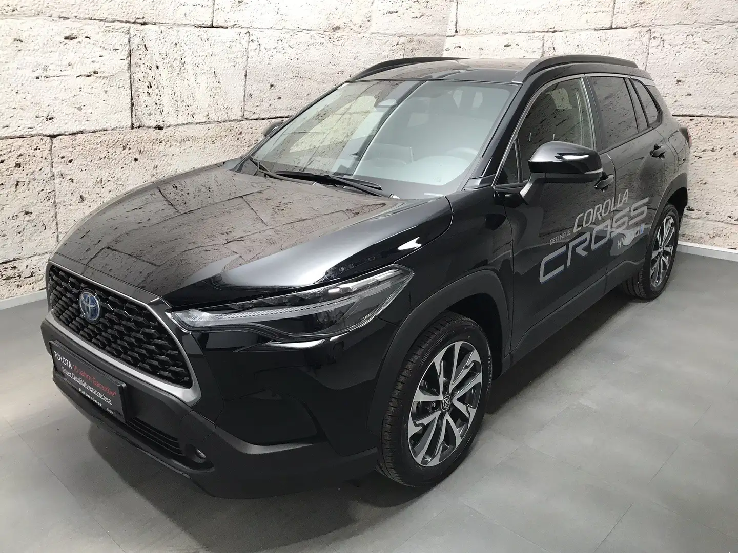 Toyota Corolla Cross 2,0 Hybrid Active Drive AWD 197PS Schwarz - 2