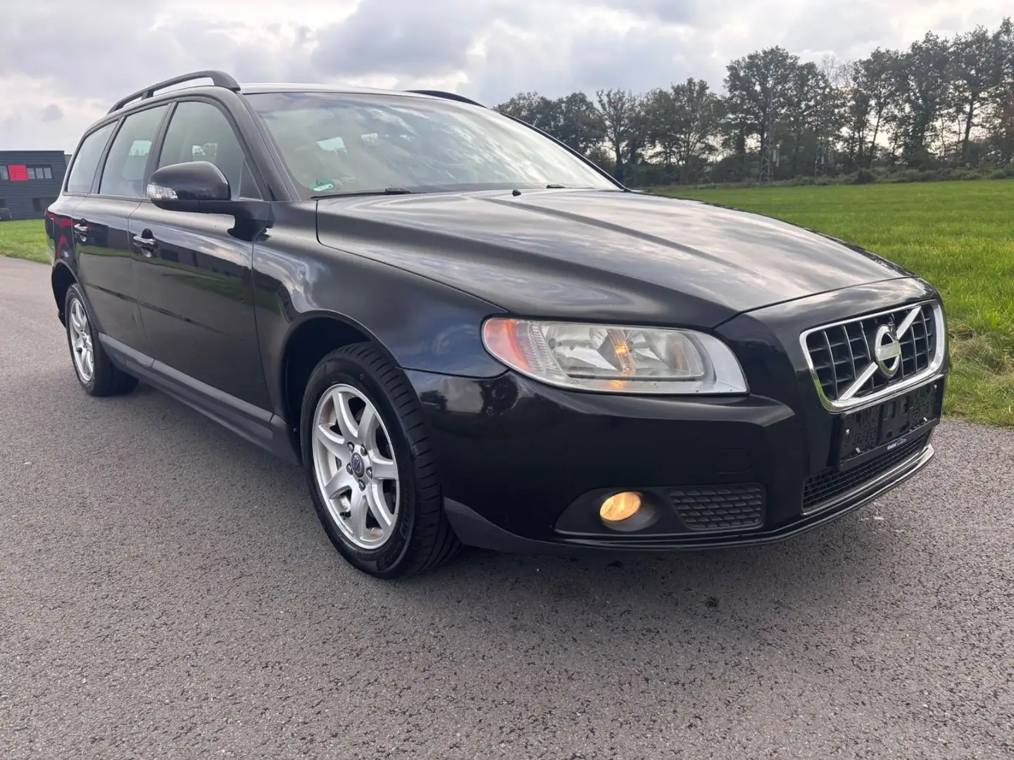 Volvo V70 Kombi 2,0 D-Navi-Leder-Eur5- Noir - 1