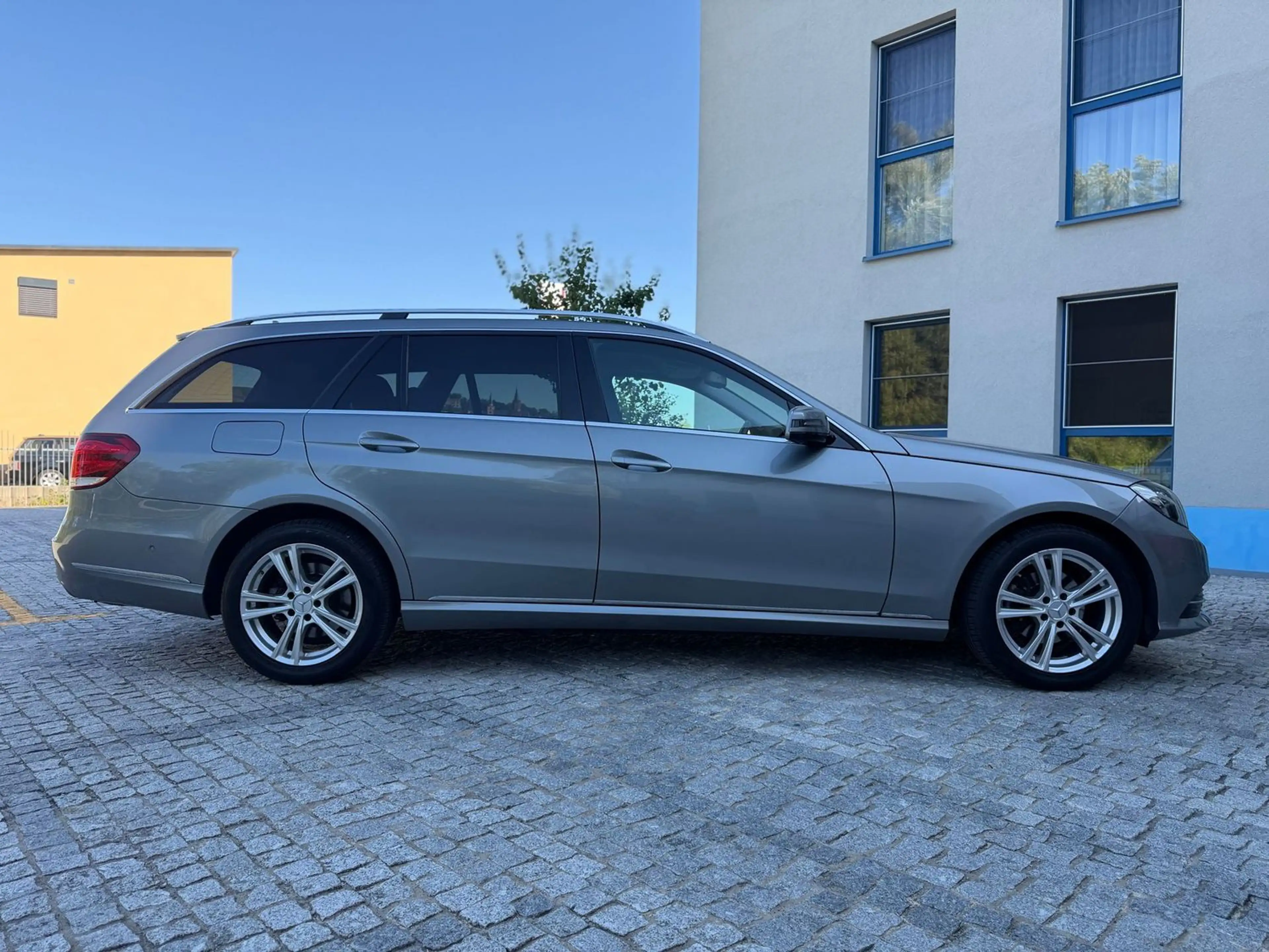 Mercedes-Benz E 220 CDI 1.HAND/AUTOMATIK/LED/ASSIST/AHK/S-HEFT — photo 6