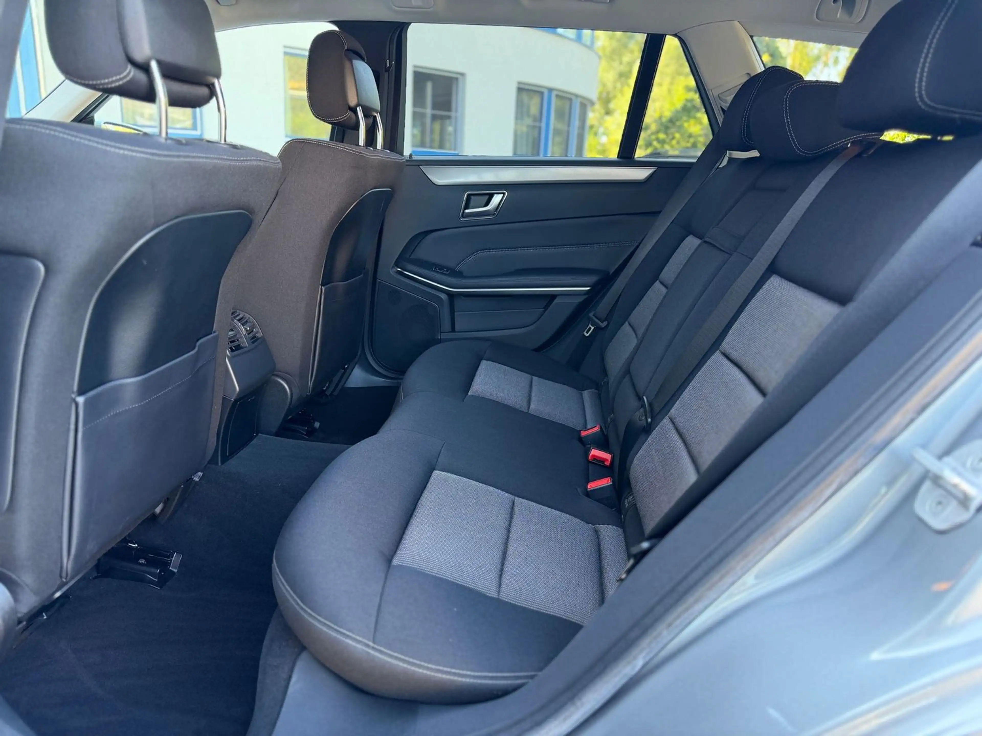 Mercedes-Benz E 220 CDI 1.HAND/AUTOMATIK/LED/ASSIST/AHK/S-HEFT — photo 9