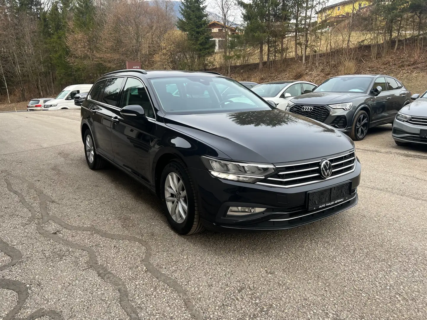 Volkswagen Passat Variant Business 2,0 SCR TDI DSG Schwarz - 2