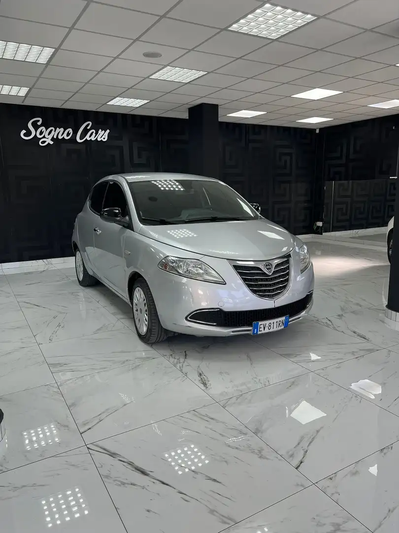 Lancia Ypsilon Ypsilon III 2011 1.2 8v Platinum 69cv Silber - 2
