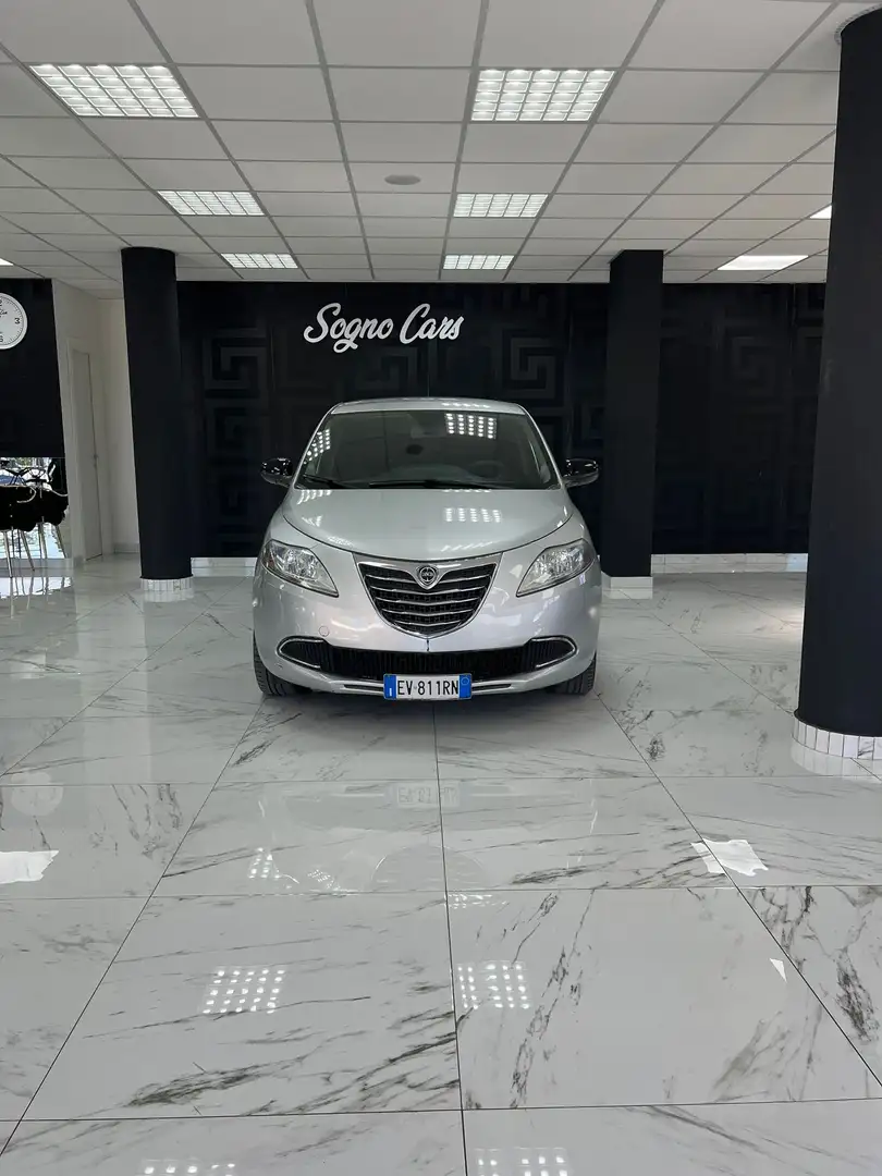 Lancia Ypsilon Ypsilon III 2011 1.2 8v Platinum 69cv Silber - 1