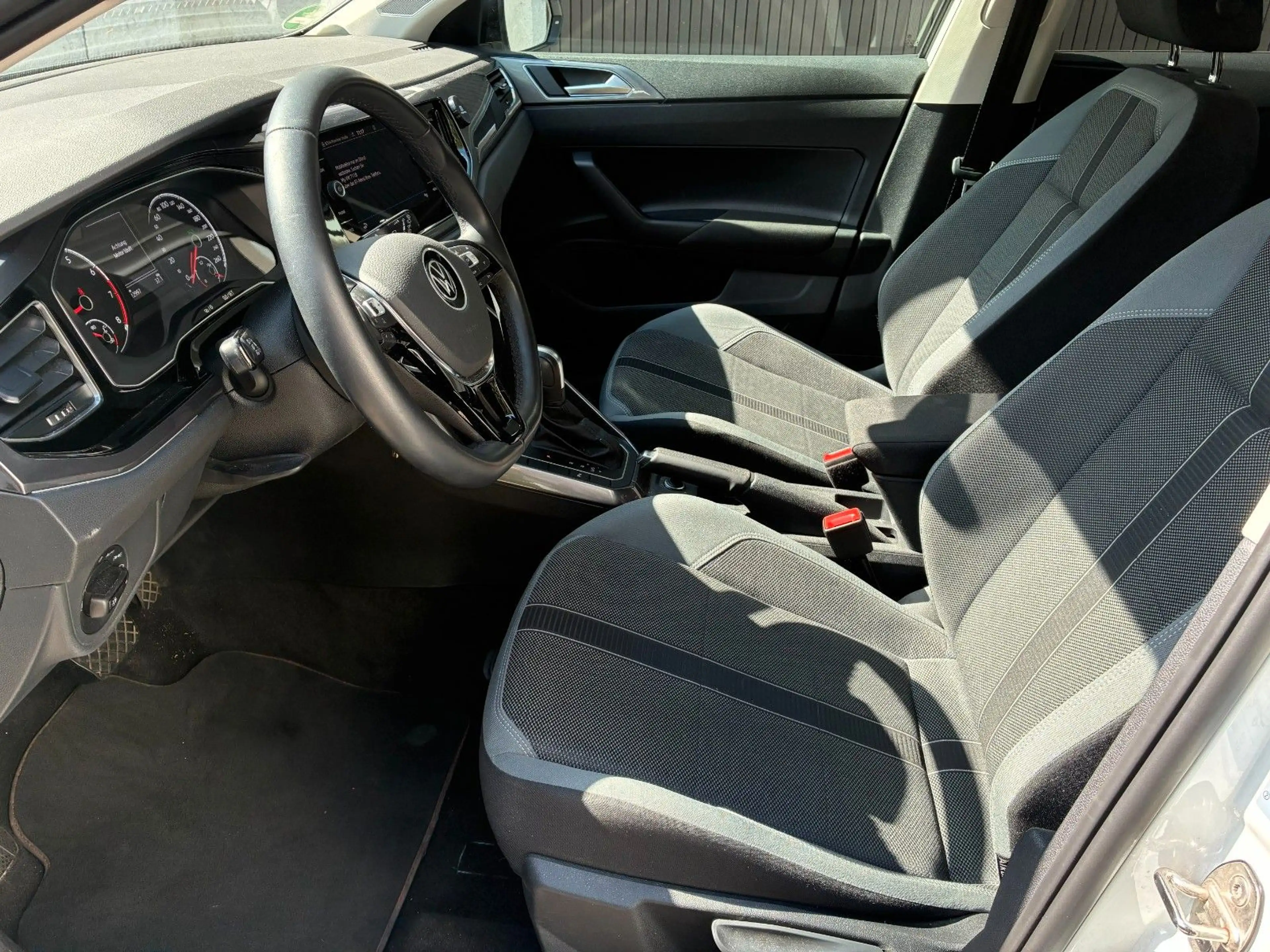 Volkswagen Polo VI Highline R-Line Navi LED 23000 km !!! — photo 5