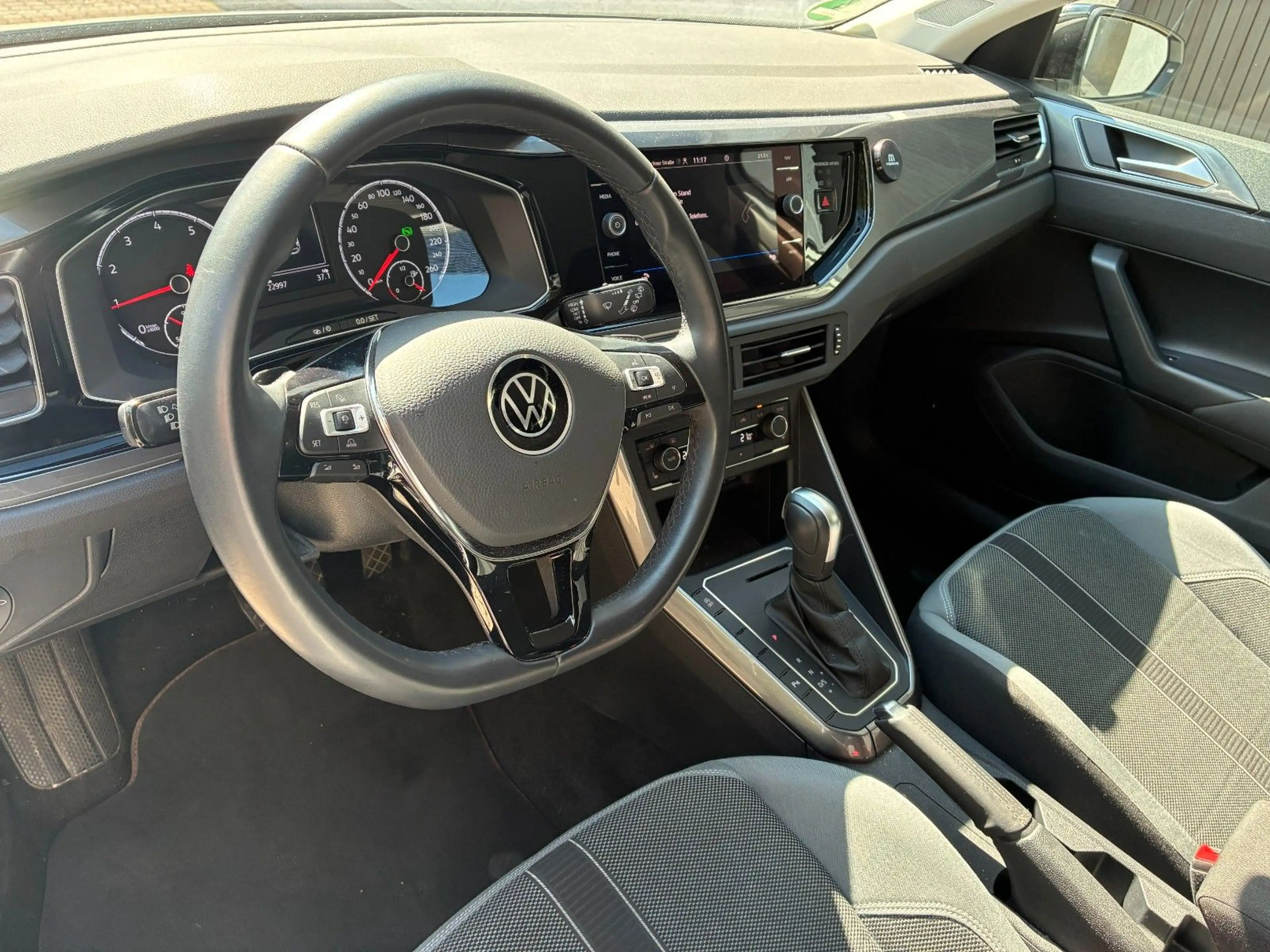 Volkswagen Polo VI Highline R-Line Navi LED 23000 km !!! — photo 6