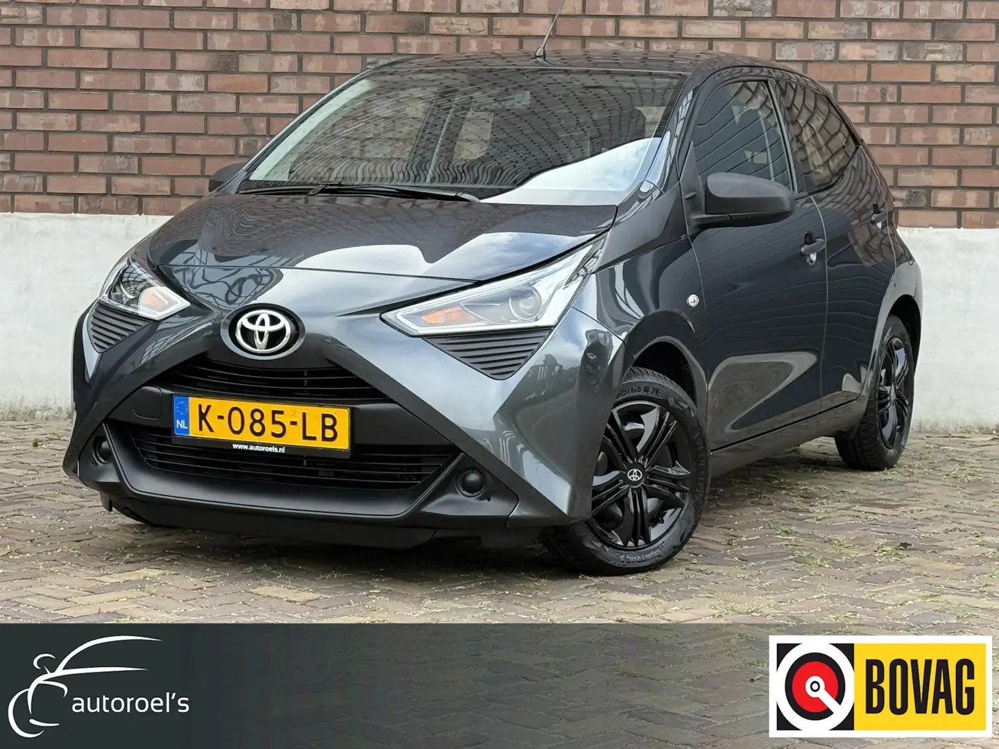 Toyota Aygo 1.0 VVT-i x-fun / 1e Eigenaar / ALL-Season banden Grijs - 1