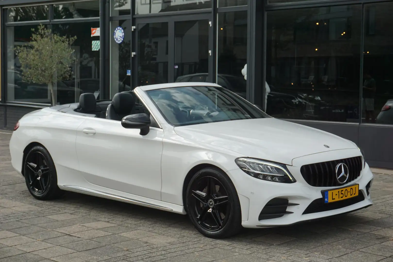 Mercedes-Benz C 200 Cabrio Premium Pack AMG | Airscarf Weiß - 1