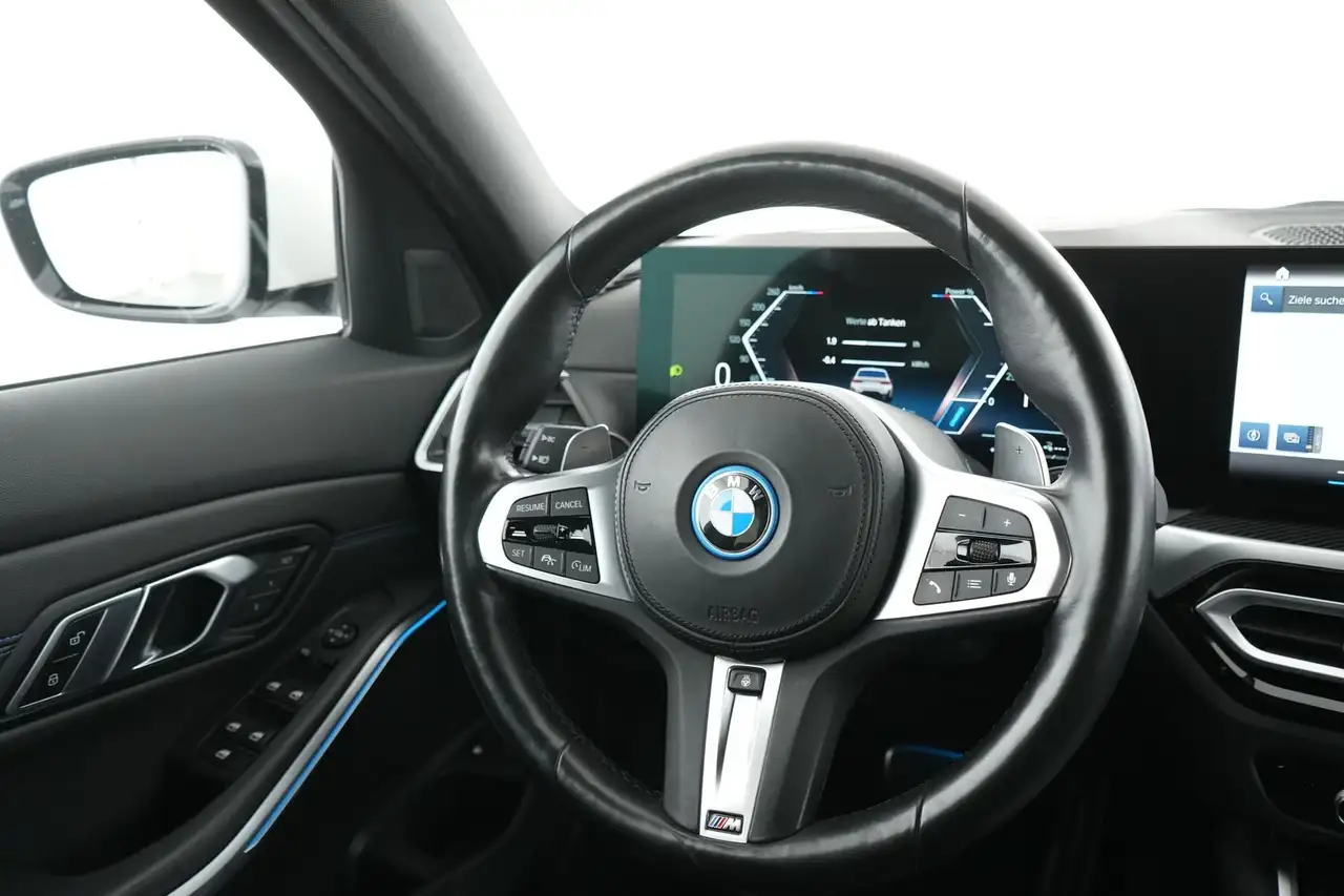 BMW 330 e M Sport Pro|ad.LED|PAN|el.Sitze|RFK|ACC|AHK 10