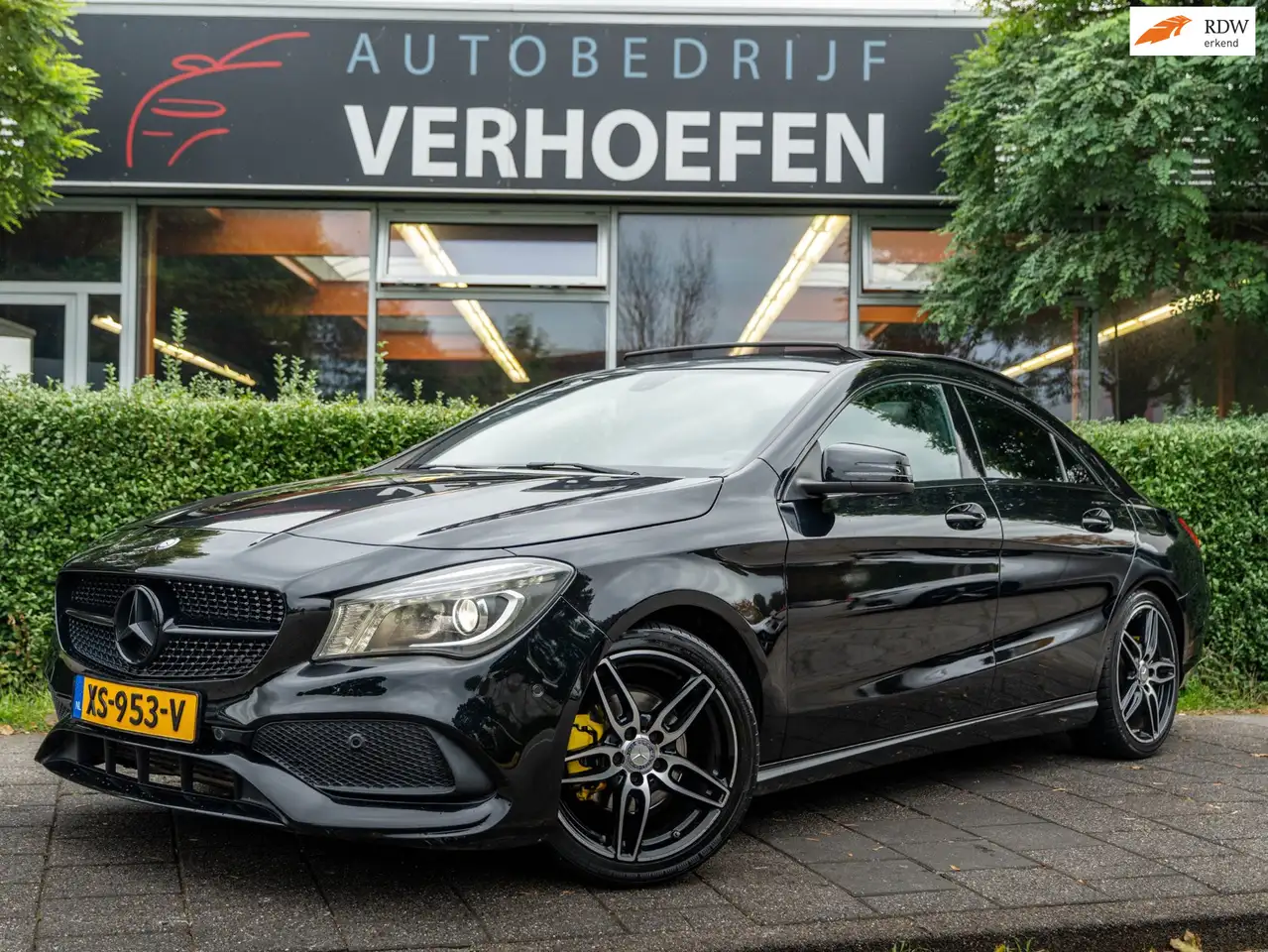 Mercedes-Benz CLA 180 Edition 1 PANORAMADAK/STOELVERWARMING/AUTOMAAT/AMG — photo 1 of 15
