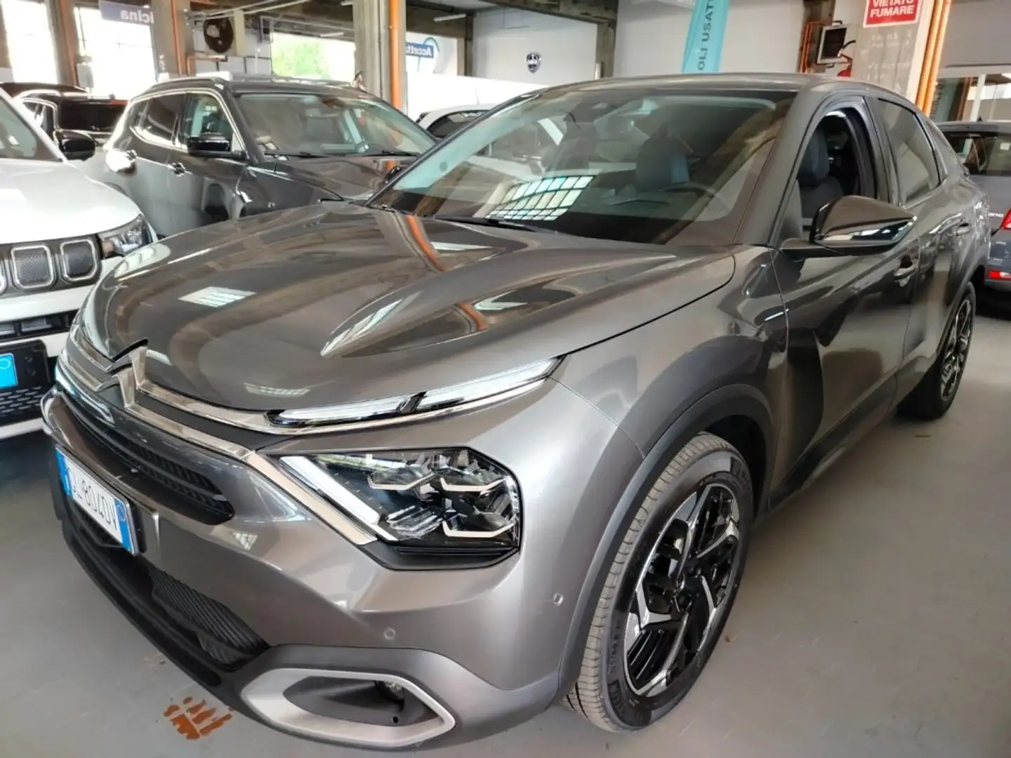 Citroen C4 PureTech 130 EAT8 S&S Shine Pack AUTO Grijs - 2