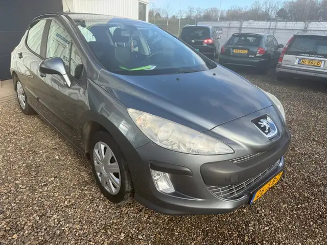 Peugeot 308 view 2