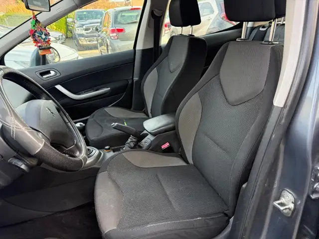 Peugeot 308 view 5
