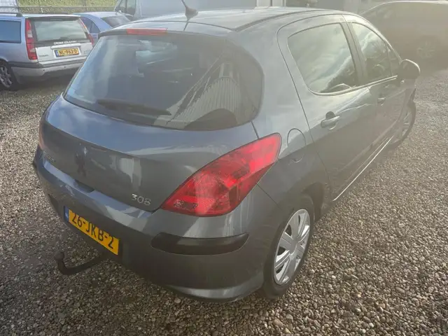 Peugeot 308 view 4