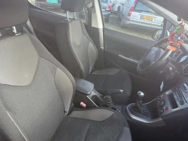 Peugeot 308 view 6