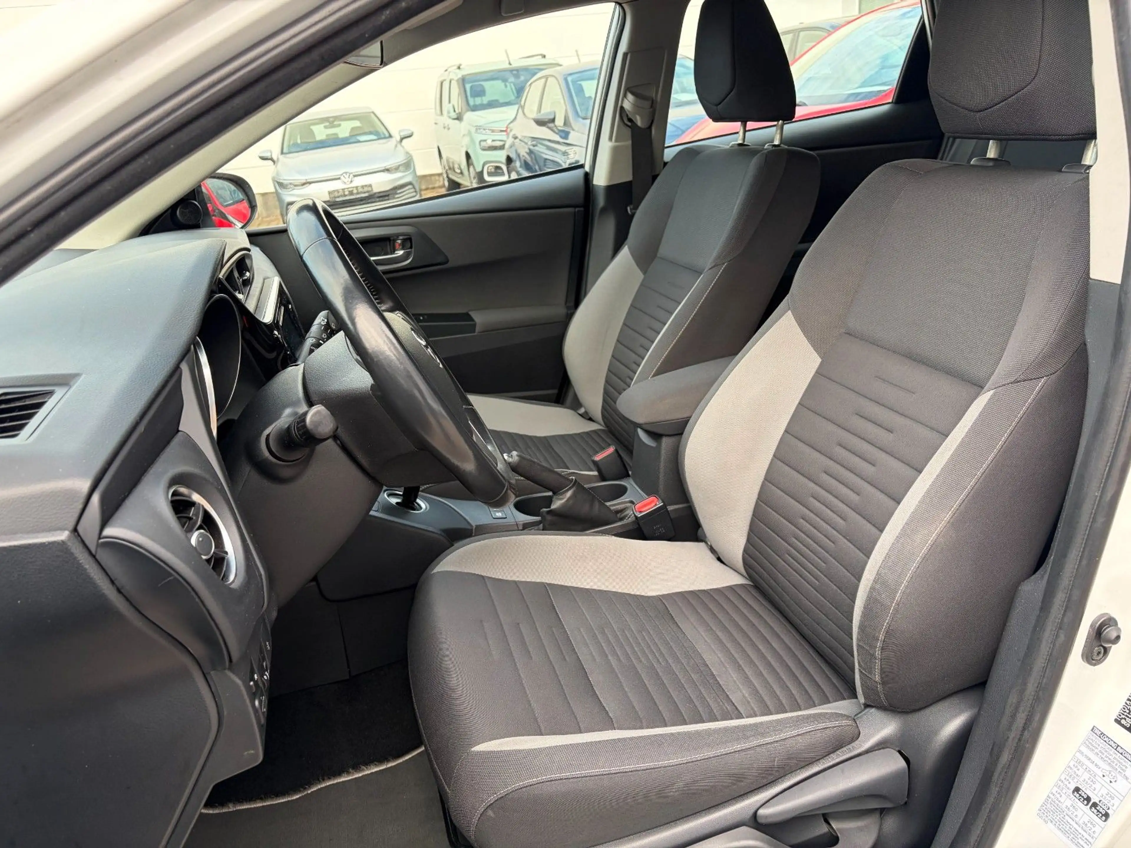 Toyota Auris Hybrid Comfort*KAMERA* — photo 11