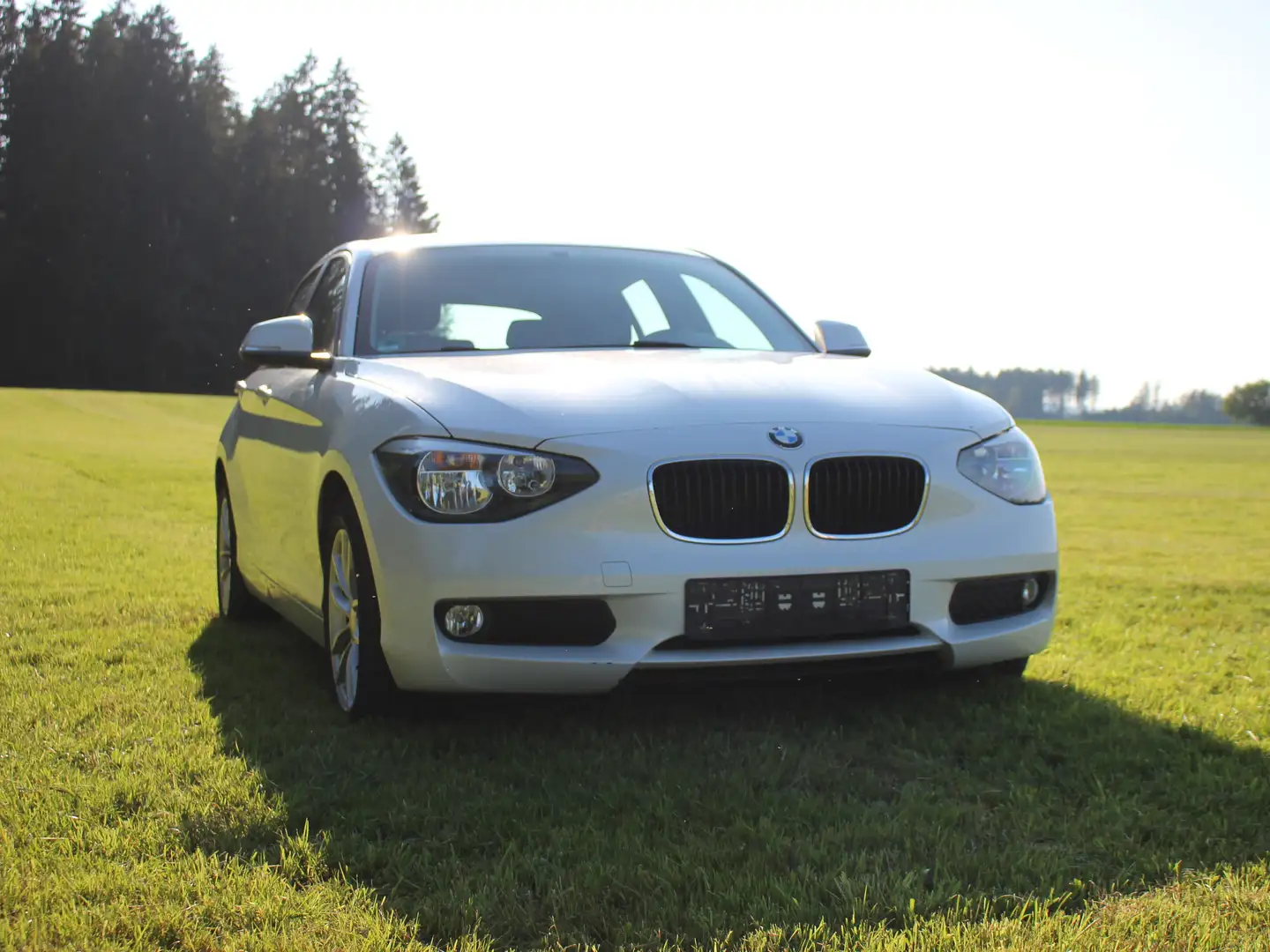 BMW 114 114i Weiß - 2