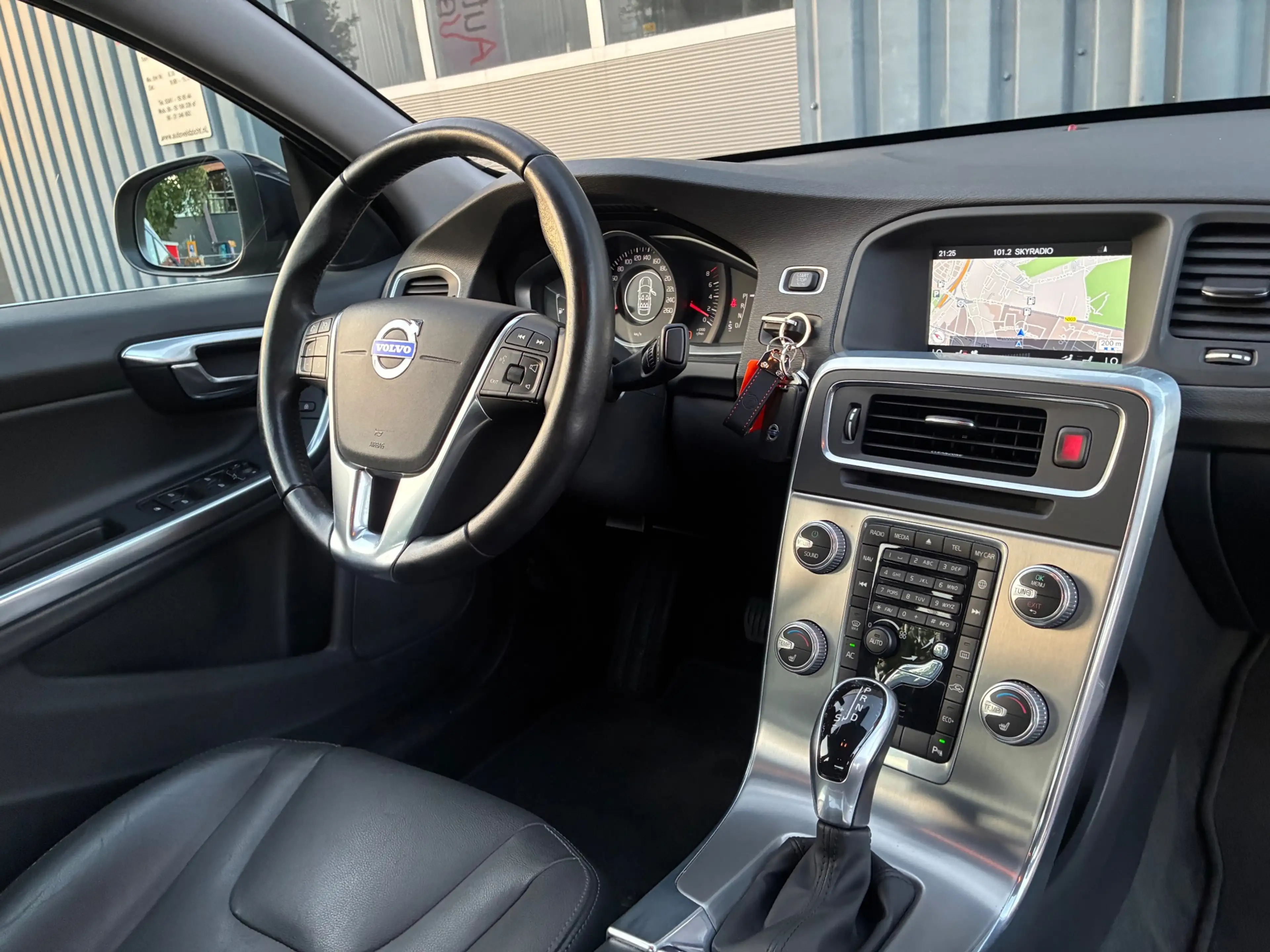 Volvo S60 1.5 T3 Momentum Automaat Leder Navigatie Trekhaak — photo 8