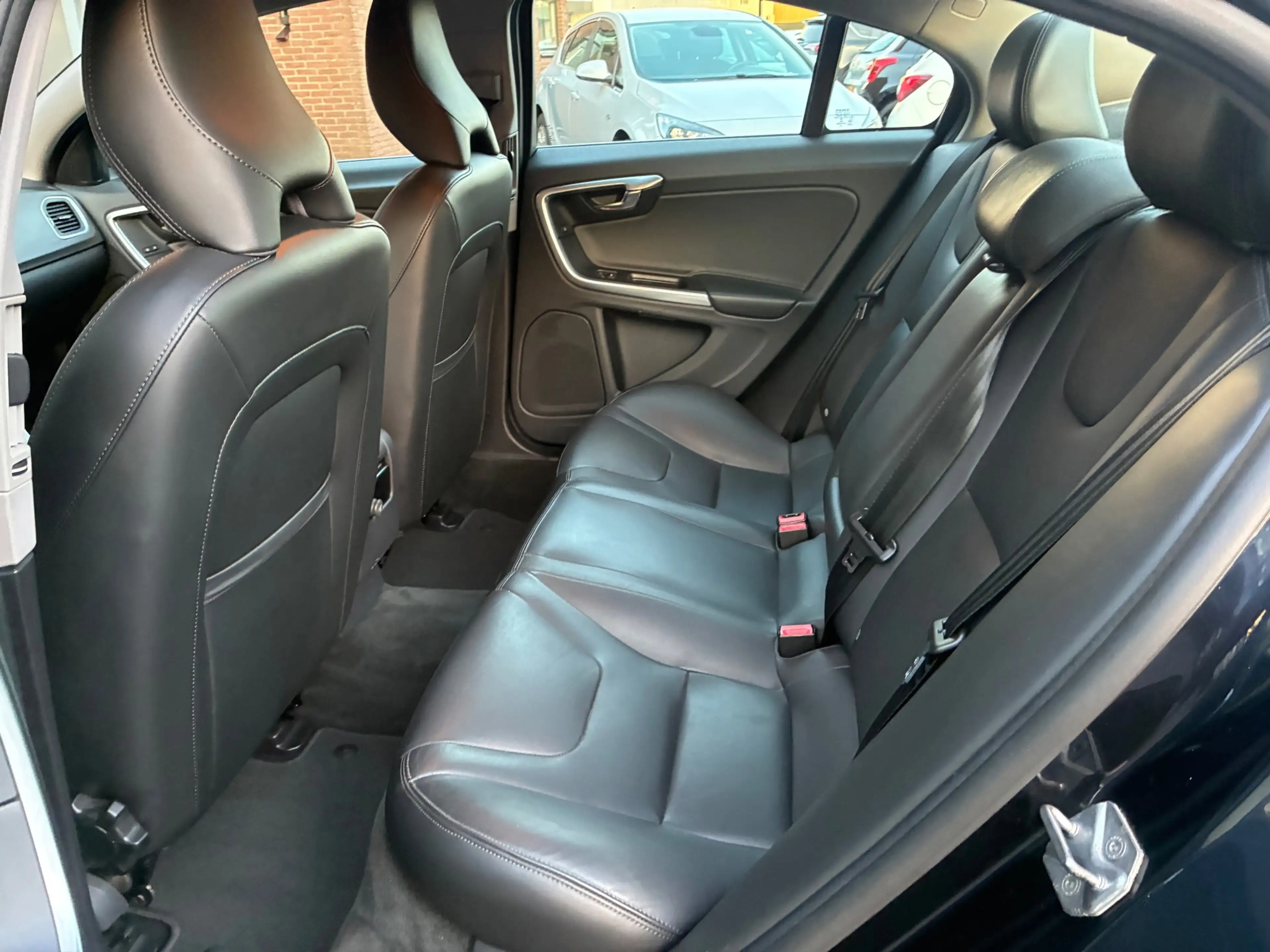 Volvo S60 1.5 T3 Momentum Automaat Leder Navigatie Trekhaak — photo 14
