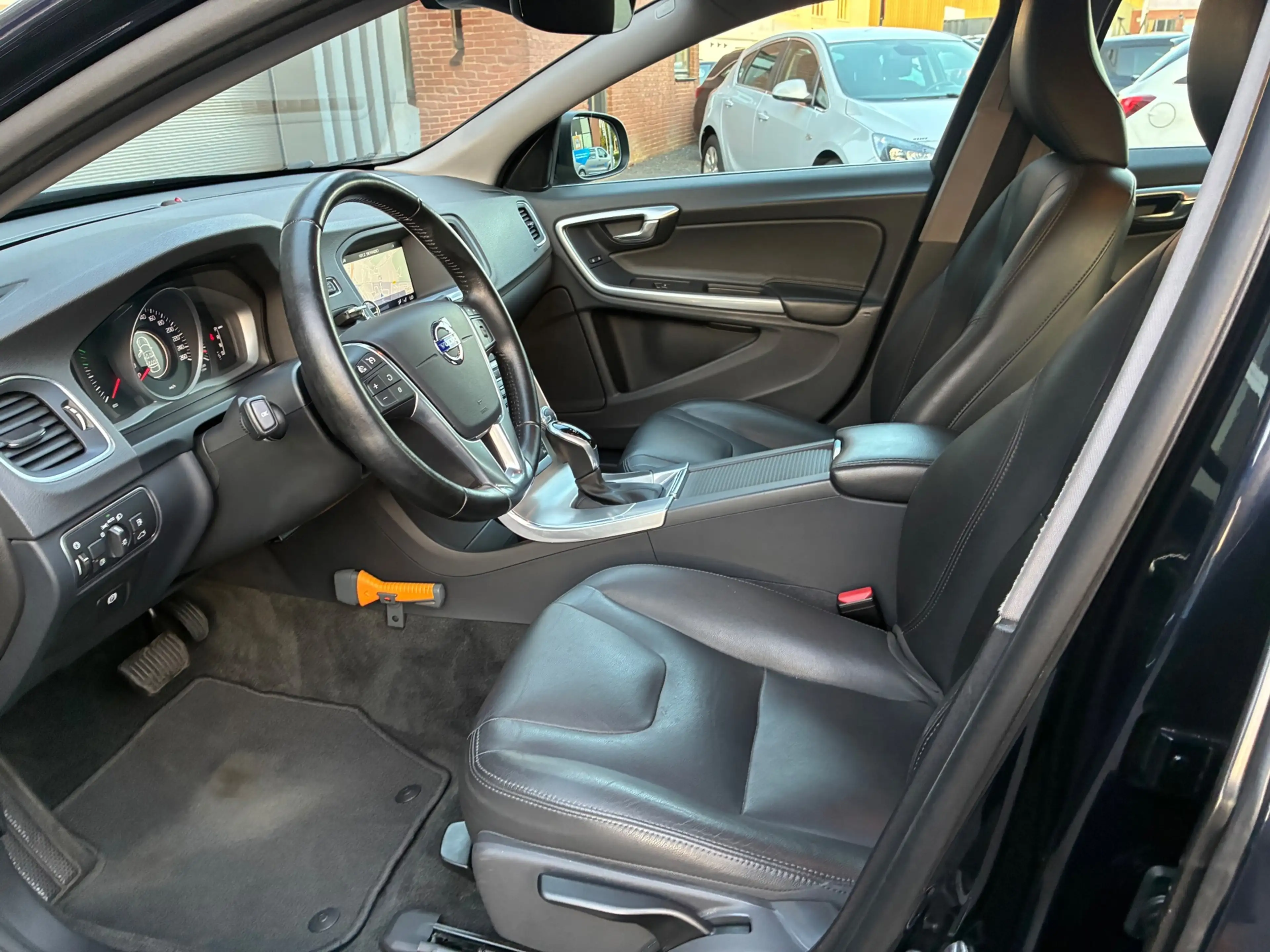 Volvo S60 1.5 T3 Momentum Automaat Leder Navigatie Trekhaak — photo 11