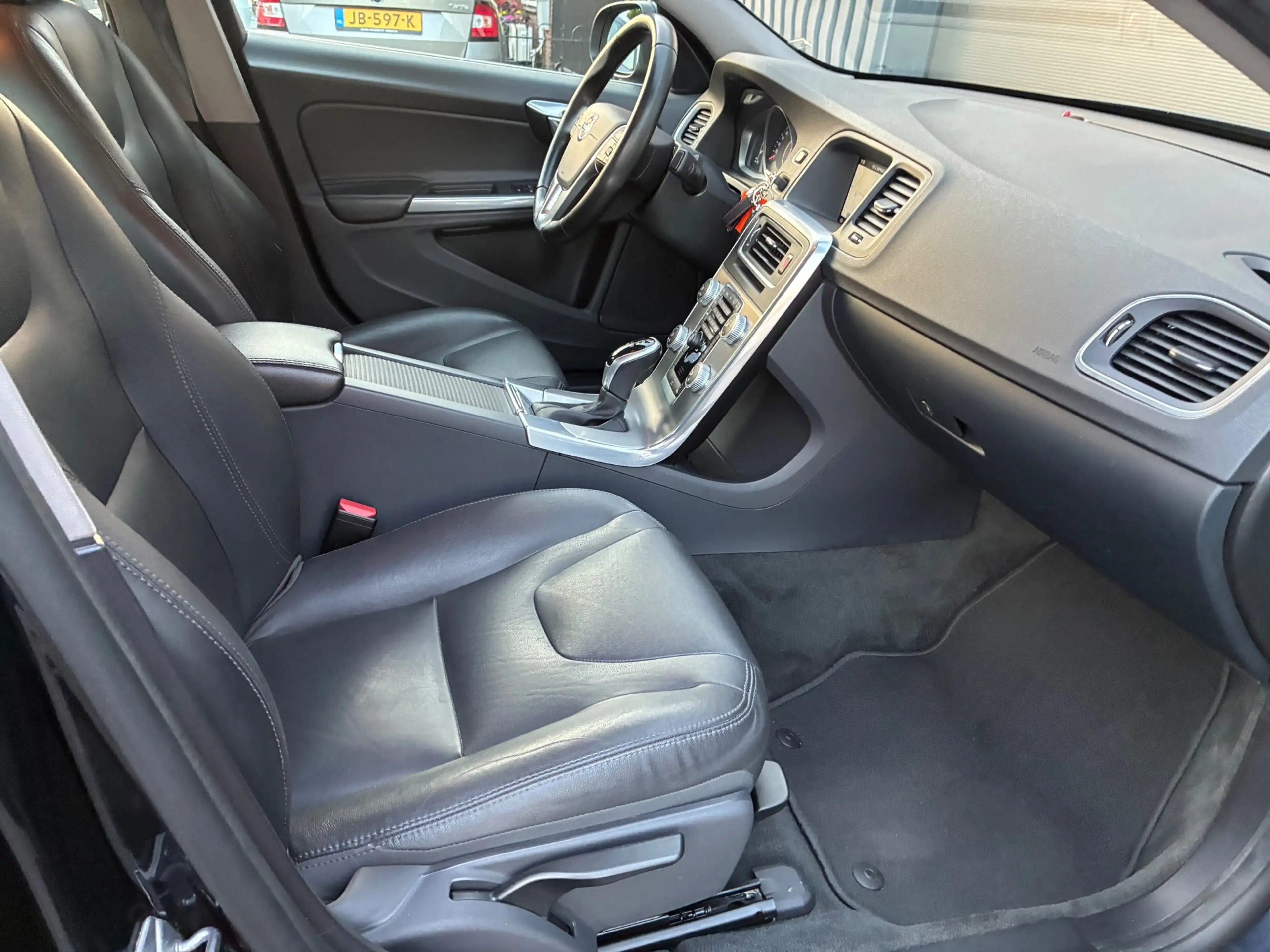 Volvo S60 1.5 T3 Momentum Automaat Leder Navigatie Trekhaak — photo 9