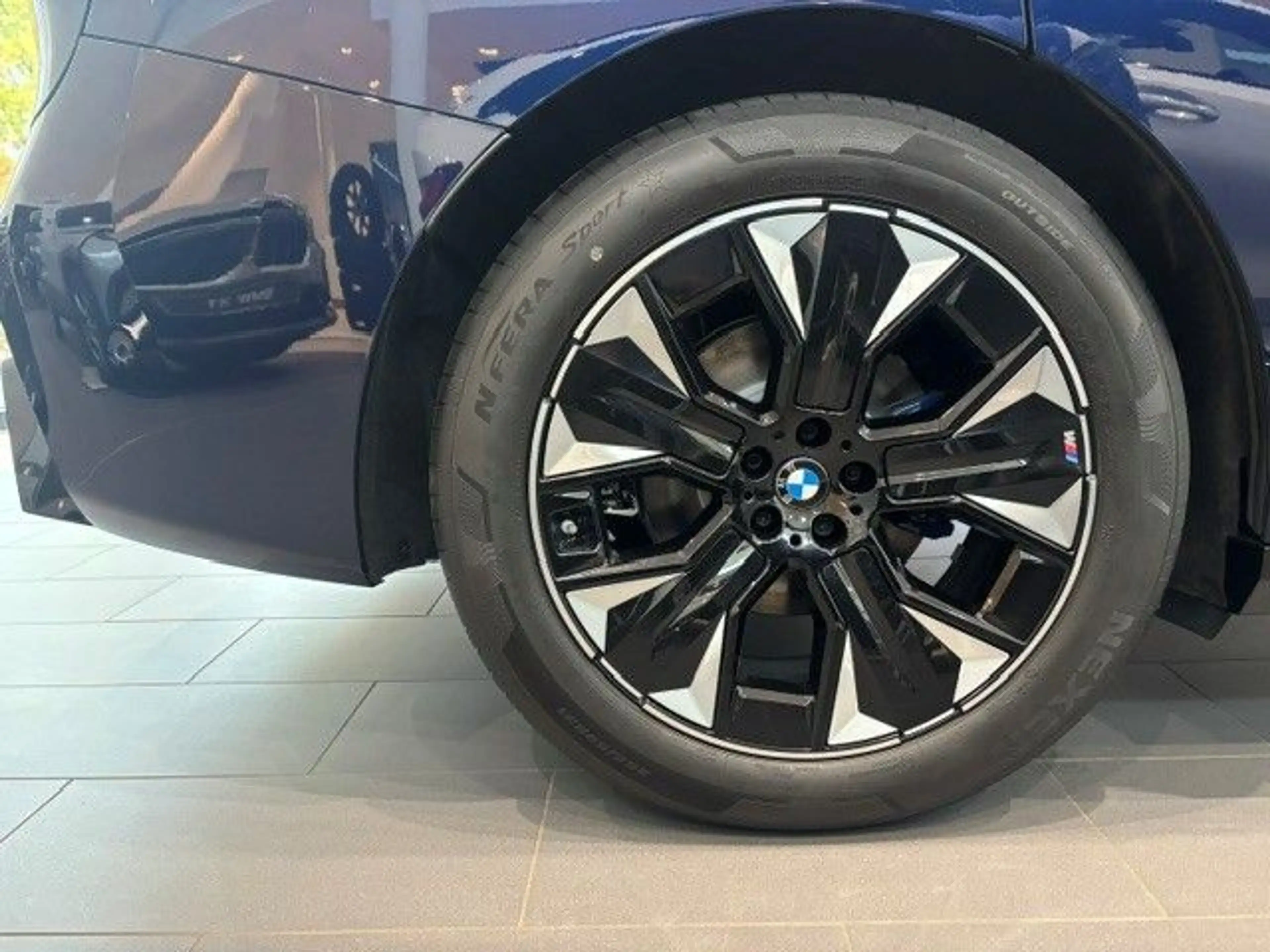 BMW iX xDrive60 *TOP AUSSTATTUNG* — photo 4