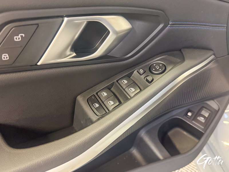 Photo du véhicule BMW 330