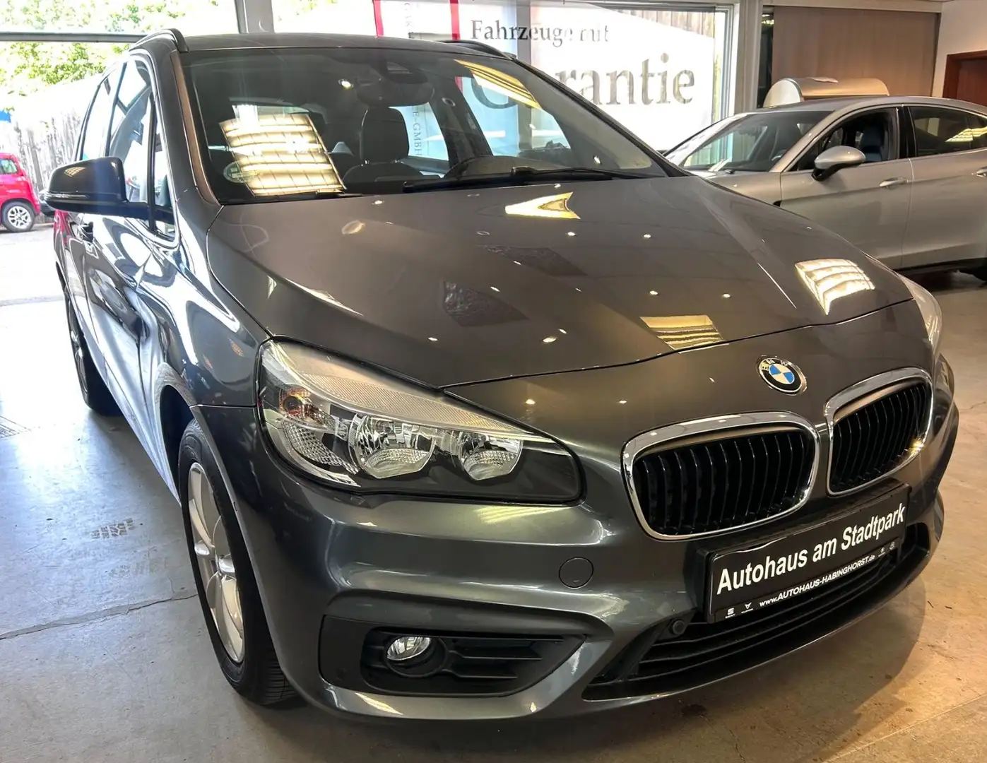 BMW 218 i Advantage-Automatik-PDC-Navi 2JahreGarantie Grijs - 2
