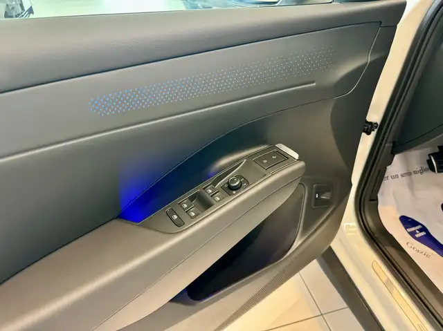 Volkswagen T-Roc view 8