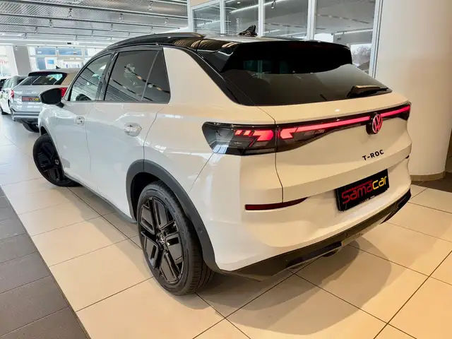 Volkswagen T-Roc view 5