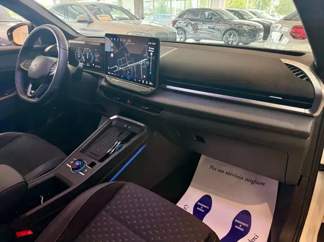 Volkswagen T-Roc view 12